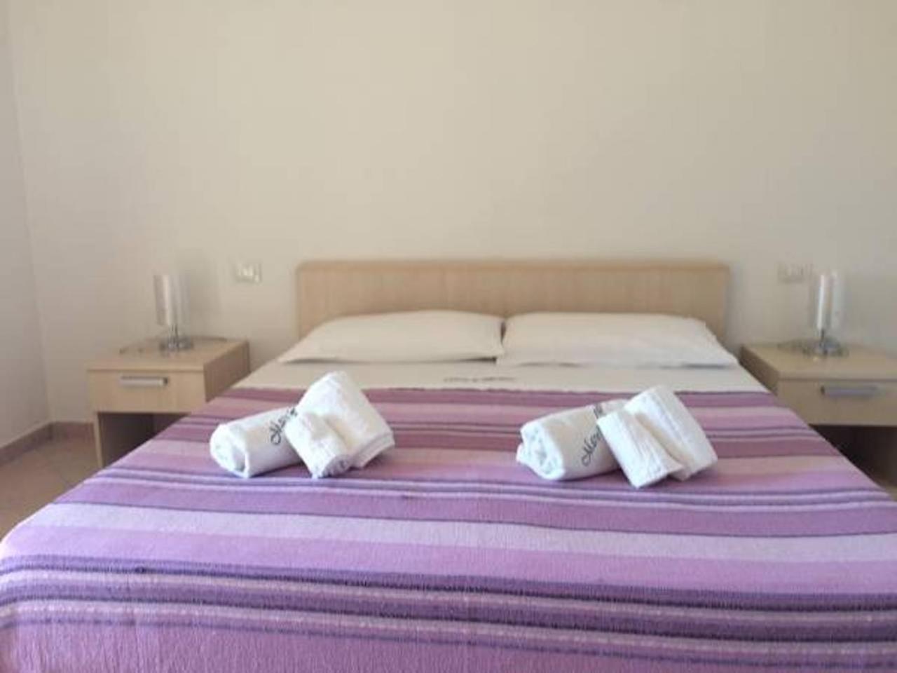 סאן תאודורו Residence Arruli מראה חיצוני תמונה